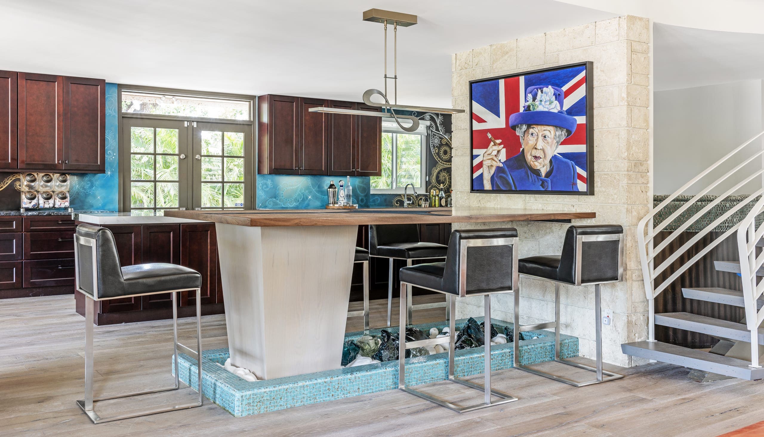 Queen Elizabeth Smoking In Front Union Jack Black Leather High Chairs Turquoise Base