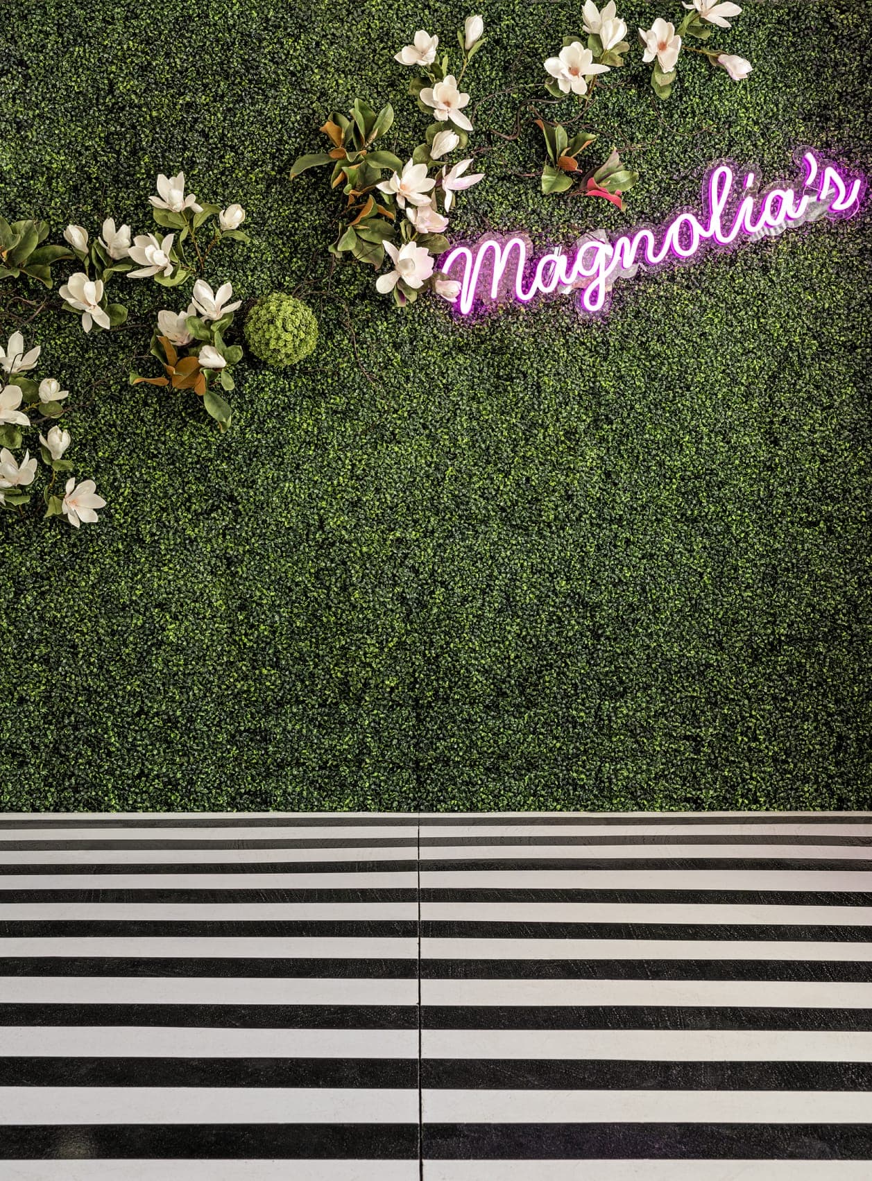 Magnolias Nion Light Wall Mount Fake Hedge Black White Floor