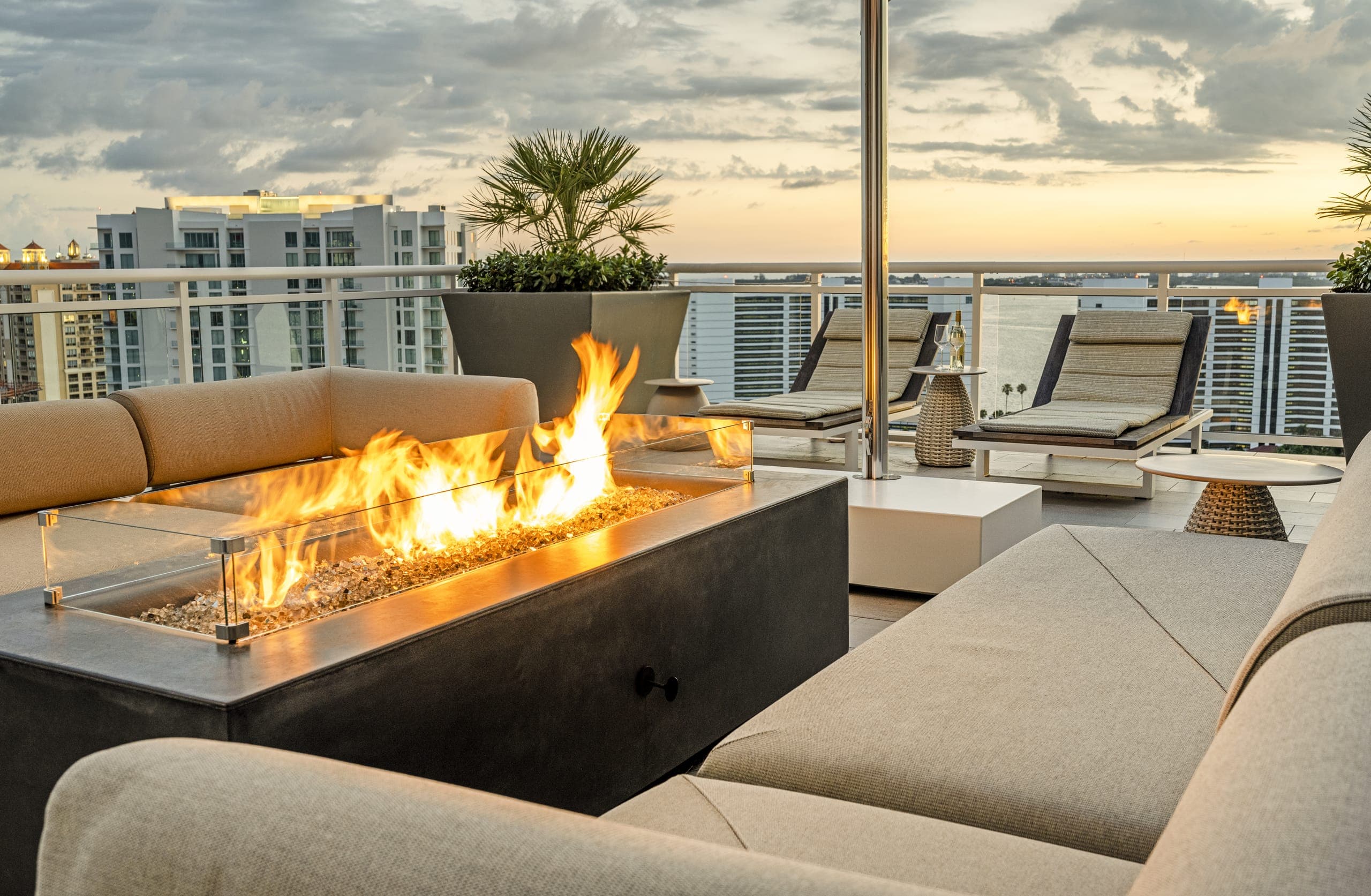Jkl Penthouse The Blvd Fire Pit Outdoor Grey Couch